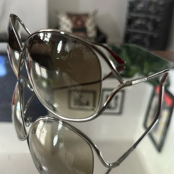 Authentic Tom Ford Sunglasses - Picture 4 of 8
